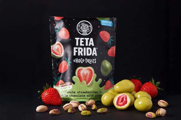 Choco fruits Cele jagode v beli čokoladi s pistacijo