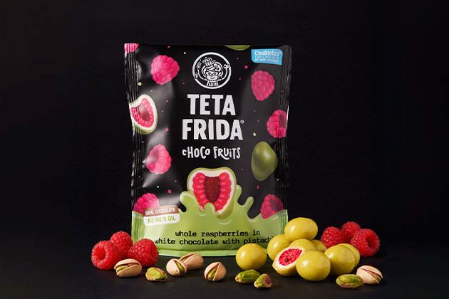 Choco fruits Cele maline v beli čokoladi s pistacijo