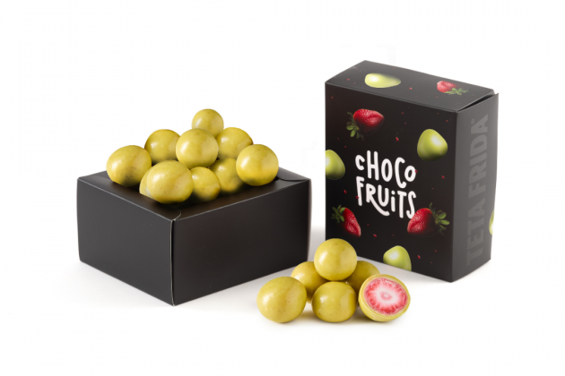 premium Choco fruits Cele jagode v beli čokoladi s pistacijo