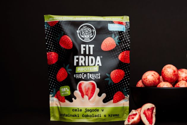 Choco fruits Cele jagode v proteinski beli čokoladi s kremo