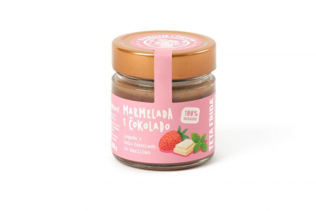 Jagodna marmelada z belo čokolado in baziliko