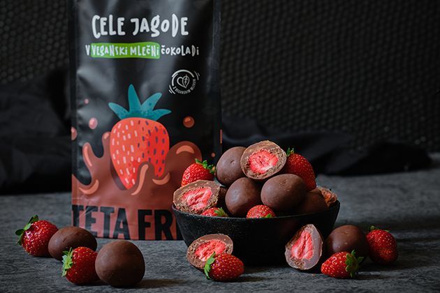 Cele jagode v veganski čokoladi paket 7+1 gratis